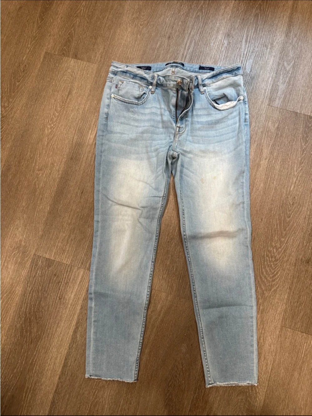 Vigoss Women’s Light Blue Slim Straight Jeans